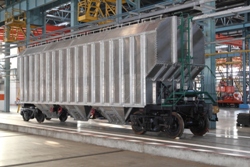 Тестовый алюминиевый зерновоз готовят к сертификационным испытаниям на стальных магистралях России.
